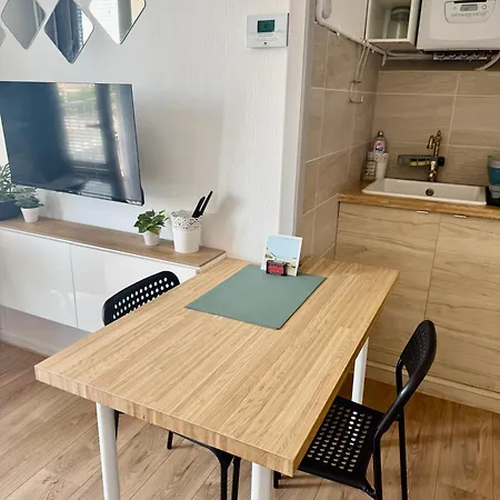 100 M Des Roquilles 아파트